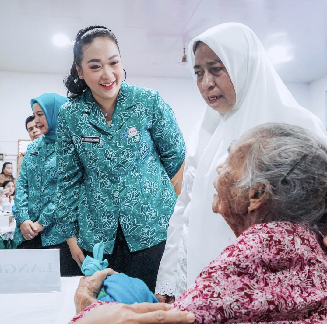 Pastikan ILP Berjalan Baik, Airin Rico Waas Dampingi Titiek Sugiharti Surya Kunjungi Posyandu Mawar Ganda dan Bunga Asoka I