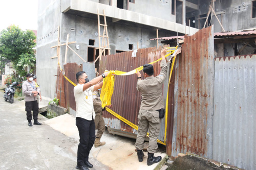Tidak Memiliki IMB, Pemko Medan Segel Bangunan Dua Lantai Di Kec. Medan Selayang
