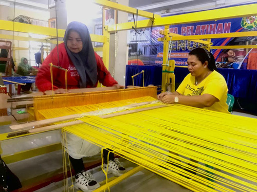 Warga Medan Perjuangan Antusias Ikuti Pelatihan Tenun