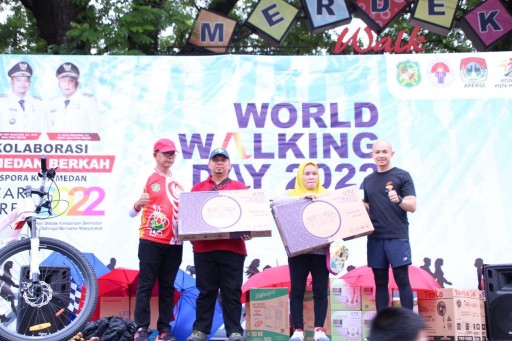CFD Medan Disemarakkan Peringatan World Walking Day 2022