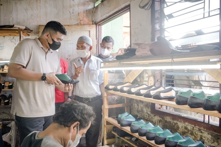 UMKM Naik Kelas Mulai Terwujud
Pesanan Sepatu Semakin Meningkat