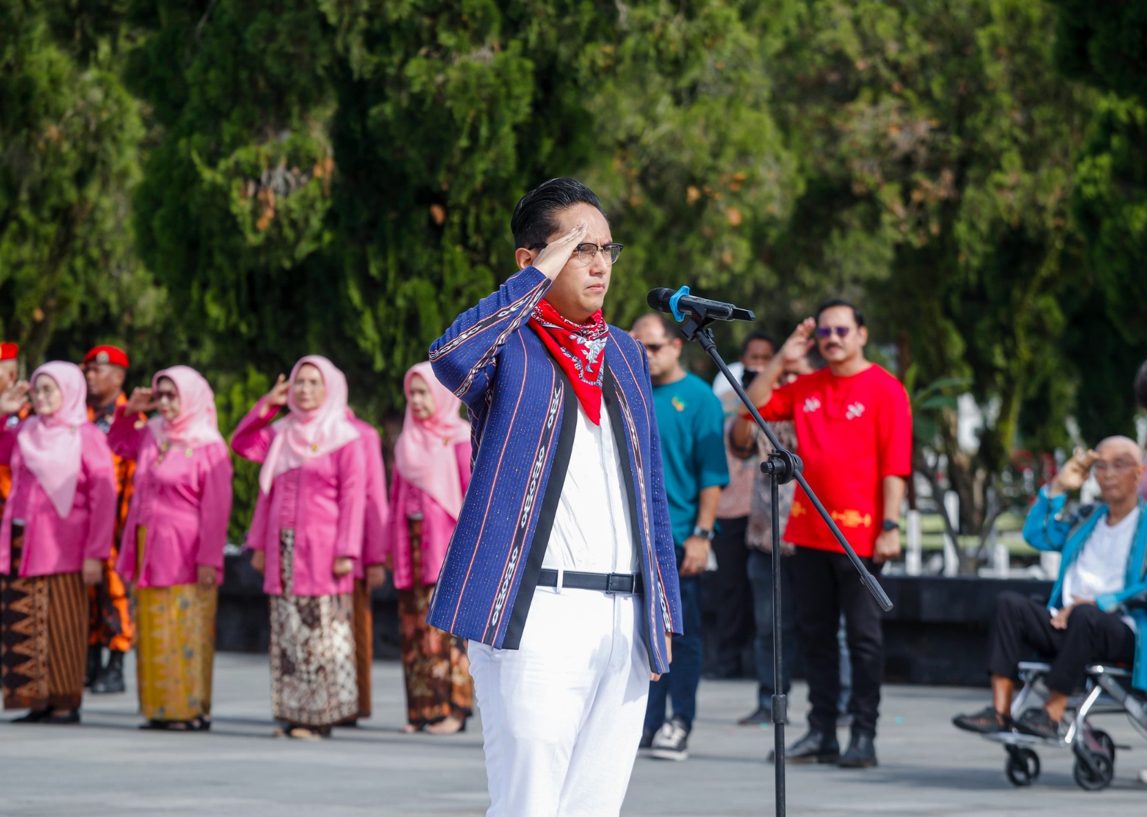 Kenakan Baju Khas Maluku, Rico Waas Pimpin Upacara Ziarah Rombongan Hari Pahlawan Nasional Kapitan Pattimura