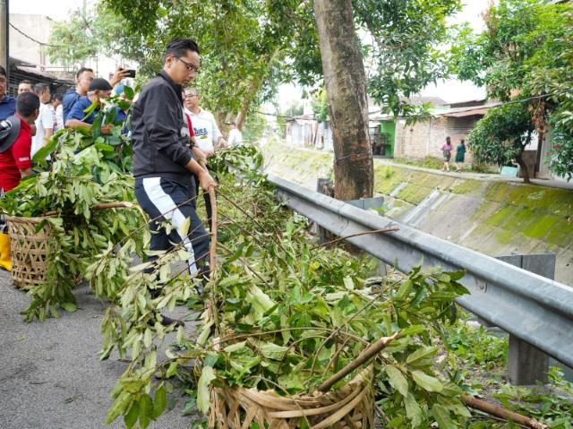 Rico Waas Gotong-Royong Pembersihan Sungai Sei Putih
