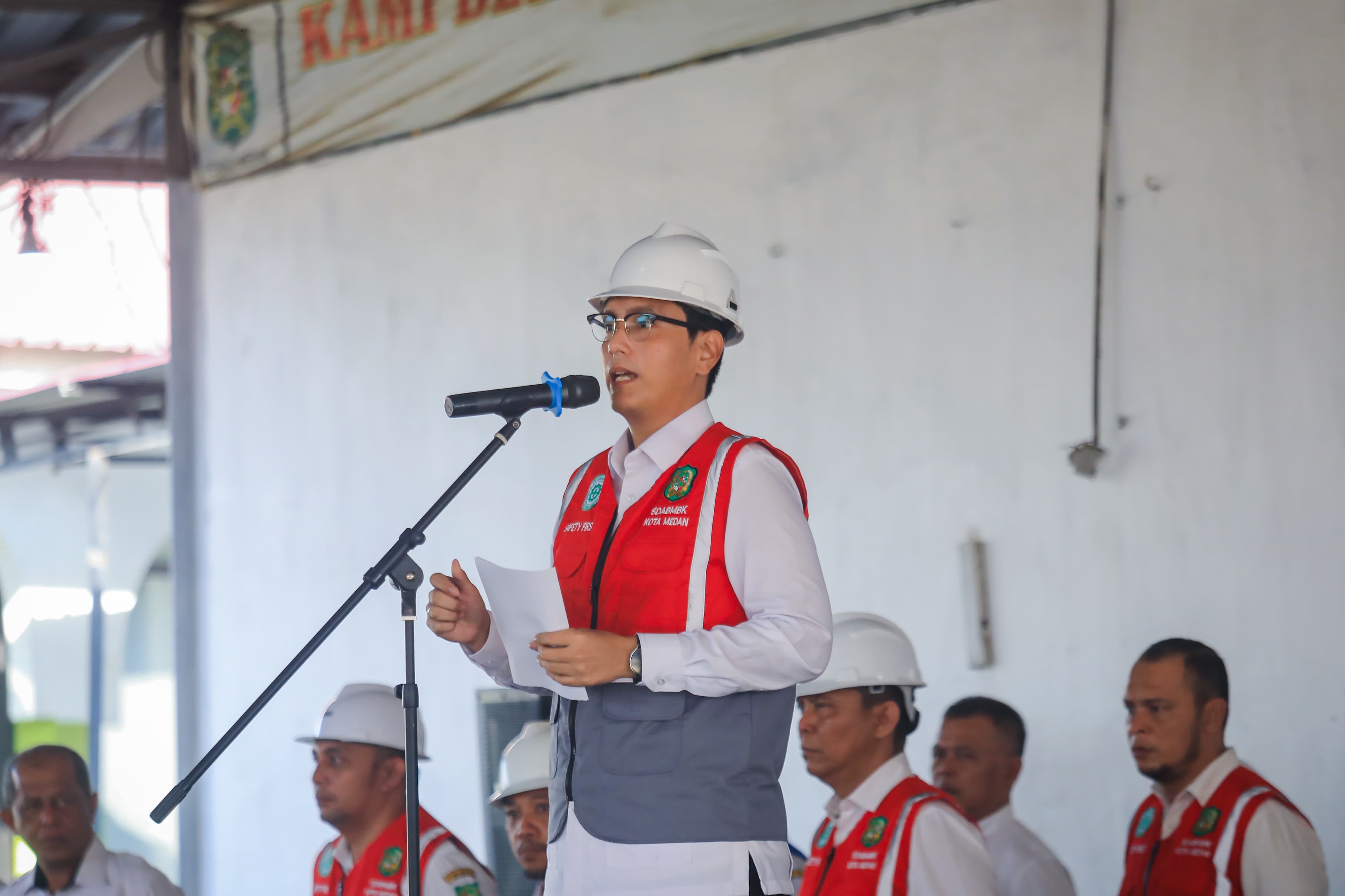 Pimpin Apel Bersama Dinas SDABMBK, Ini Pesan Rico Waas