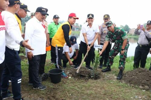 Dinas Pekerjaan Umum juga telah melaksanakan pekerjaan patching jalan
