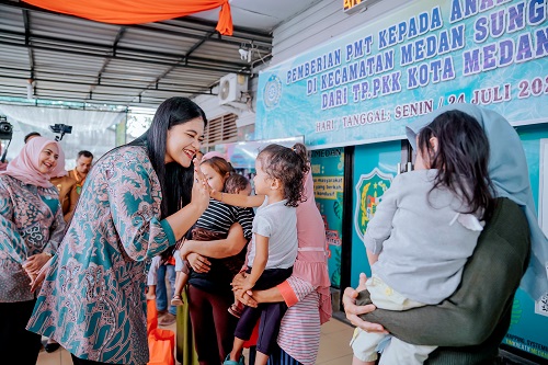 26 Anak Stunting  Terima PMT,  Ny Kahiyang Ayu Motivasi Orang Tua Semangat Rawat Sang Buah Hati