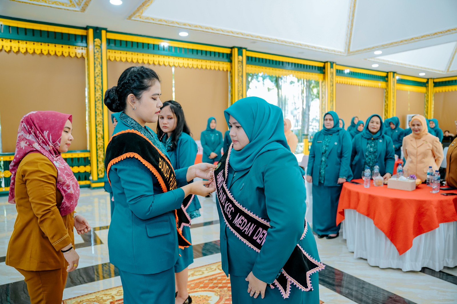 Ketua TP PKK Kota Medan Ny Kahiyang Ayu M Bobby Afif Nasution Melantik Tiga Ketua TP PKK Kecamatan di Pendopo Rumah Dinas Wali Kota Medan, Selasa (25/7)