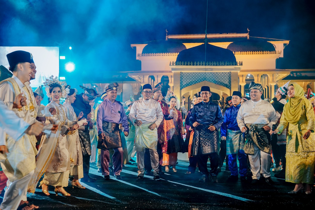 Wakil Wali Kota Medan H. Aulia Rachman Resmi Menutup Event
Gelar Melayu Serumpun (Gemes) Ke-6 Tahun 2023, di Istana Maimun, Jalan Brigjen Katamso Medan Jumat (19/5) Malam