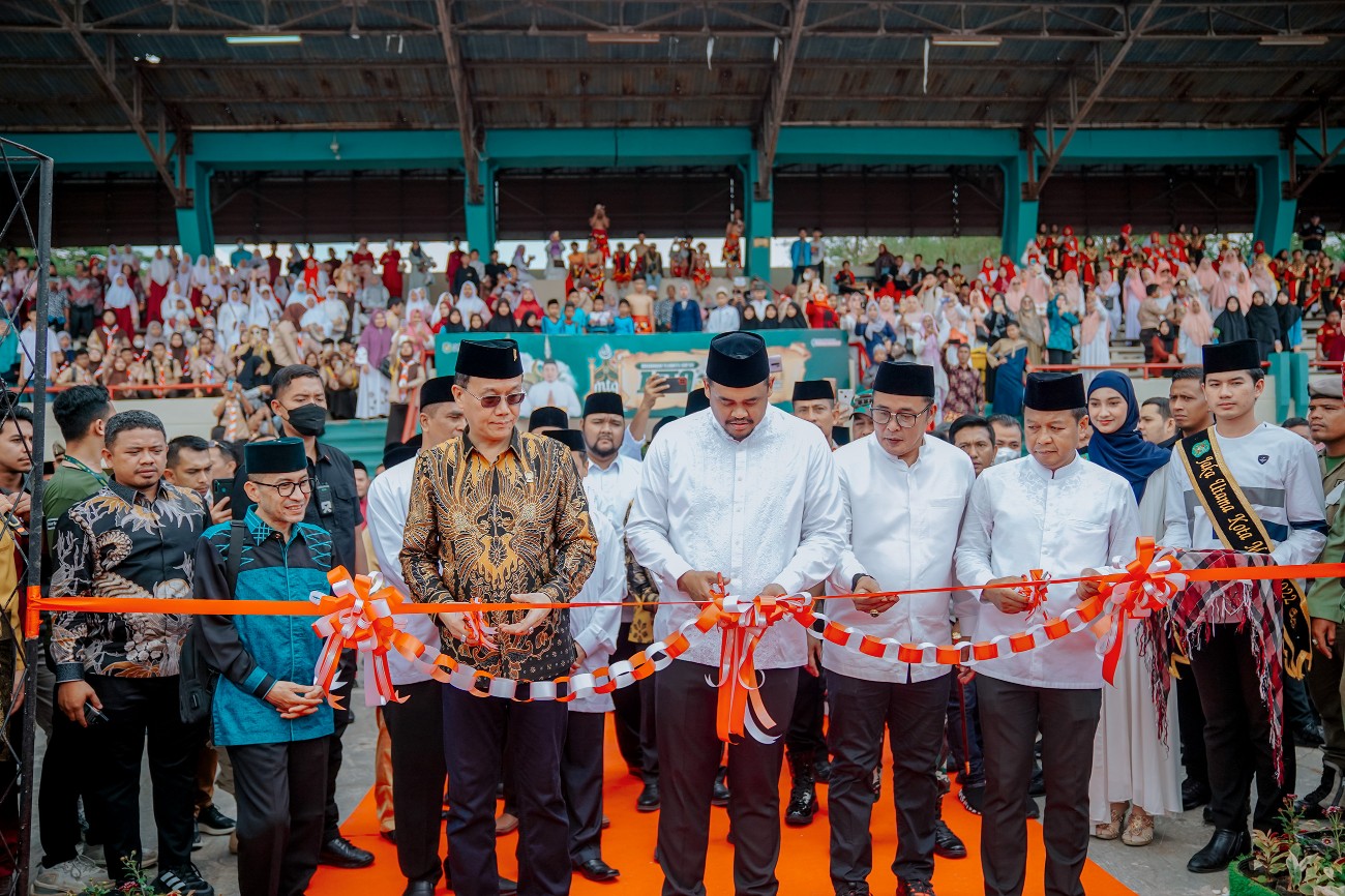 Pawai Ta'aruf Kembali Digelar Mengawali Pembukaan Musabaqah Tilawatil Qur'an (MTQ) Ke-56 Tingkat Kota Medan Tahun 2023, di Stadion Mini Universitas Sumatera Utara (USU), Sabtu (25/2)