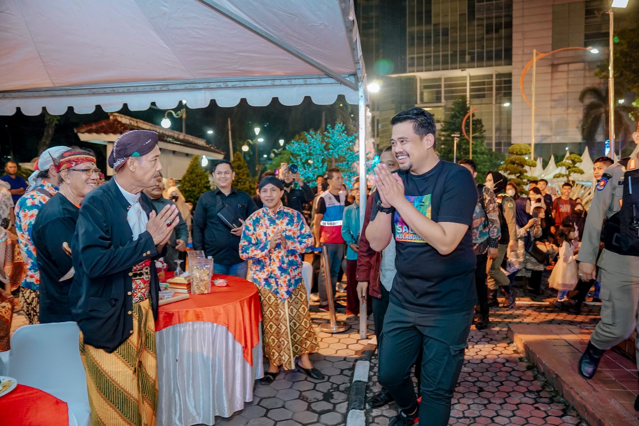 Wali Kota Medan, Bobby Nasution Menyampaikan Apresiasi Atas Penampilan dan Pertunjukan Seni Budaya Kota Solo Yang Tampil Memeriahkan Beranda Kreatif (BeKraf) di Balai Kota Medan, Sabtu (3/12) Malam