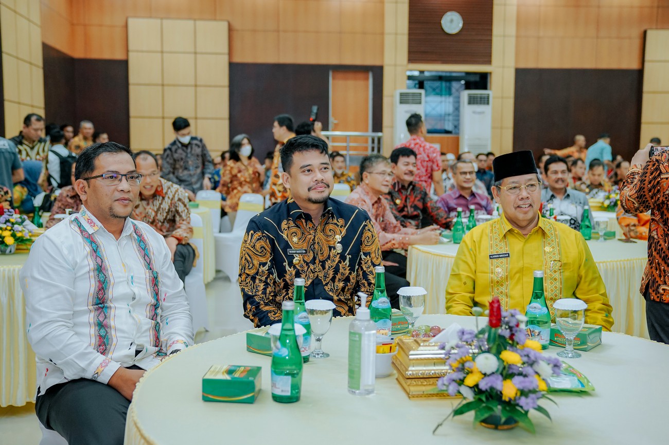 Wali Kota Medan Bobby Nasution Menghadiri Kick Off Meeting PemerikDLH Kota Medan dan PT. Indonesia Power Pangkalan Susu Power Generation Unit Menjalin Kerjasamasaan Terinci Atas Laporan Keuangan Pemerintah Daerah (LKPD) se-Provinsi Sumut Tahun Anggaran 2022  Bersama Anggota V BPK RI Ir. H. Ahmadi Noor Supit, MM di Ruang Auditorium Kantor Badan Pemeriksa Keuangan (BPK) RI Perwakilan Provinsi Sumut, Kamis (16/3)