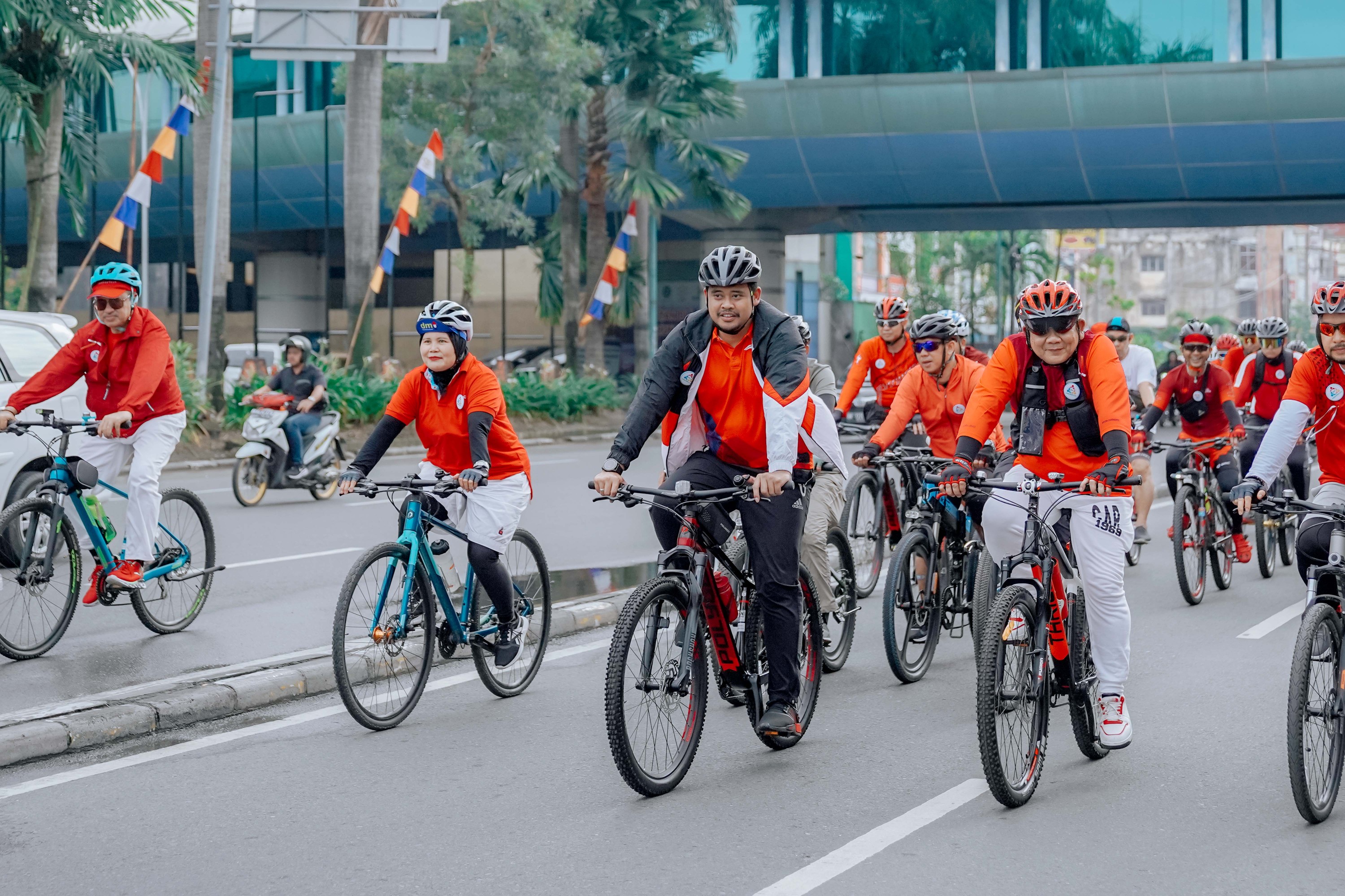 Wali Kota Medan, Bobby Nasution Gowes Bersama Medan Sport Club (MSC) Dimulai Dari Rumah Dinas Wali Kota Jalan Sudirman Medan, Minggu (21/8)