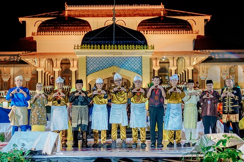 Gelaran Melayu Serumpun (GEMES) Tahun 2022 Yang Digelar Pemko Medan di Istana Maimun, Senin (31/10) Malam