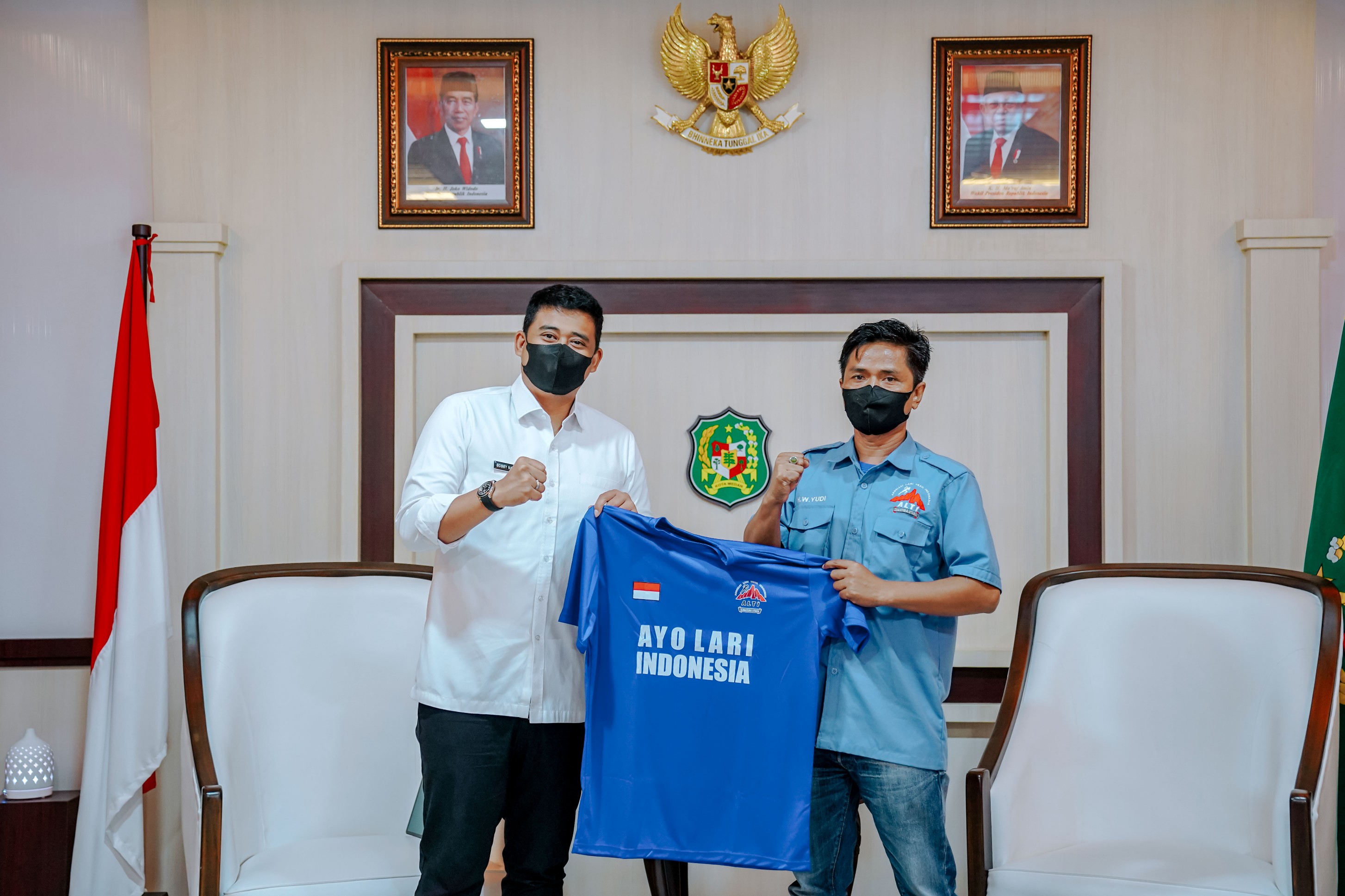 Wali Kota Medan, Bobby Nasution Menerima  Kunjungan Pengurus dan Atlet Asosiasi Lari Trail Indonesia (ALTI) Sumut di Balai Kota Medan, Selasa (12/7)