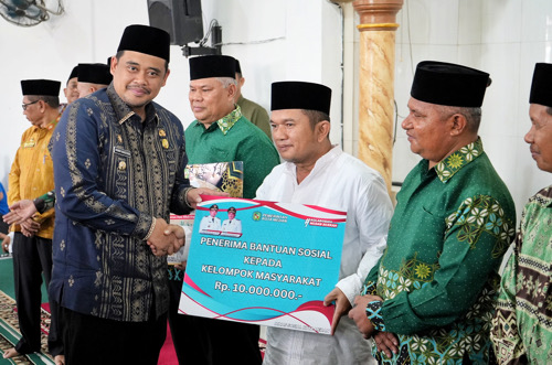 Bobby Nasution Hadiri Safari Jumat di Masjid Taqwa Muhammadiyah, Jalan Letda Sujono, Kel. Bandar Selamat, Kec. Medan Tembung, Jumat (3/11).