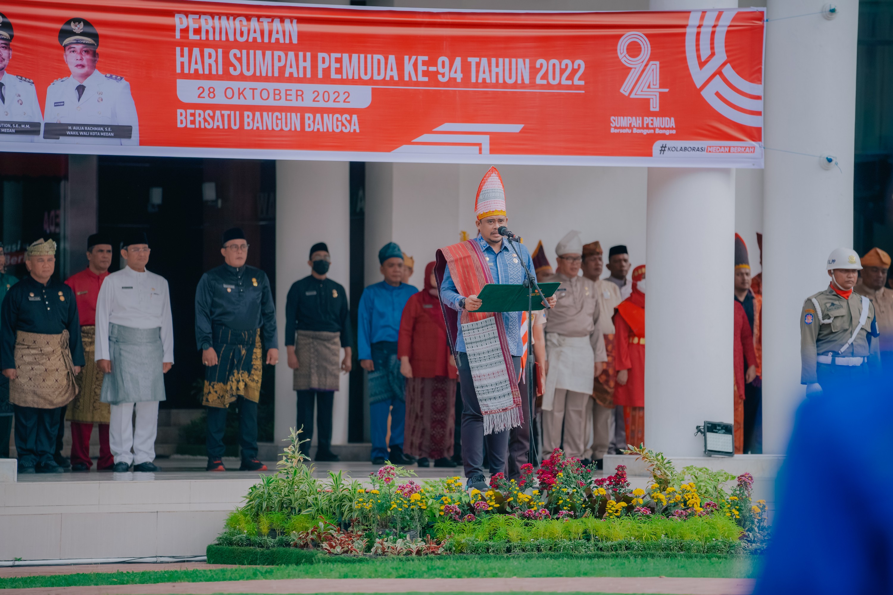 Wali Kota Medan, Bobby Nasution Menjadi Inspektur Upacara Peringatan Hari Sumpah Pemuda (HSP) Ke-94 Tahun 2022 di Halaman Depan Balai Kota Medan, Jumat (28/10)