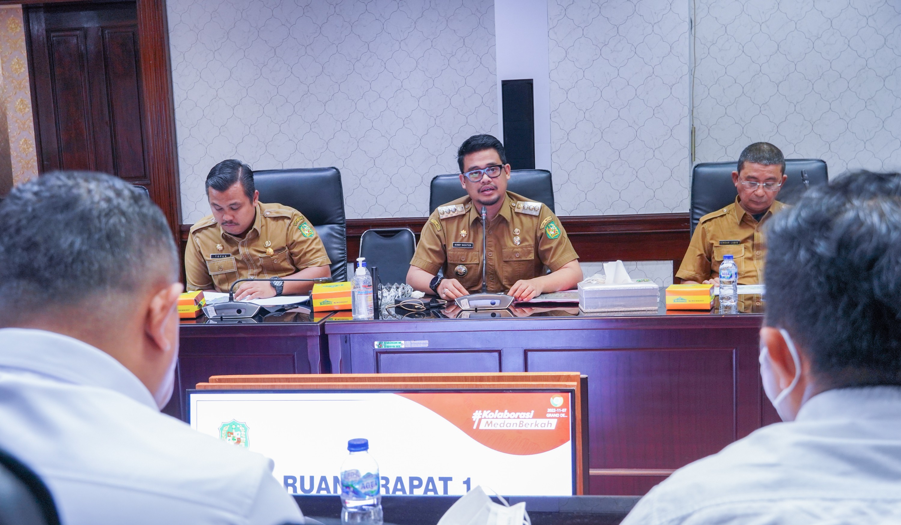 Wali Kota Medan, Bobby Nasution Memimpin Rapat Paparan Akhir DED (Detail Engineering Design) Danau Siombak oleh BWS Sumatera II di Balai Kota, Senin (7/11)