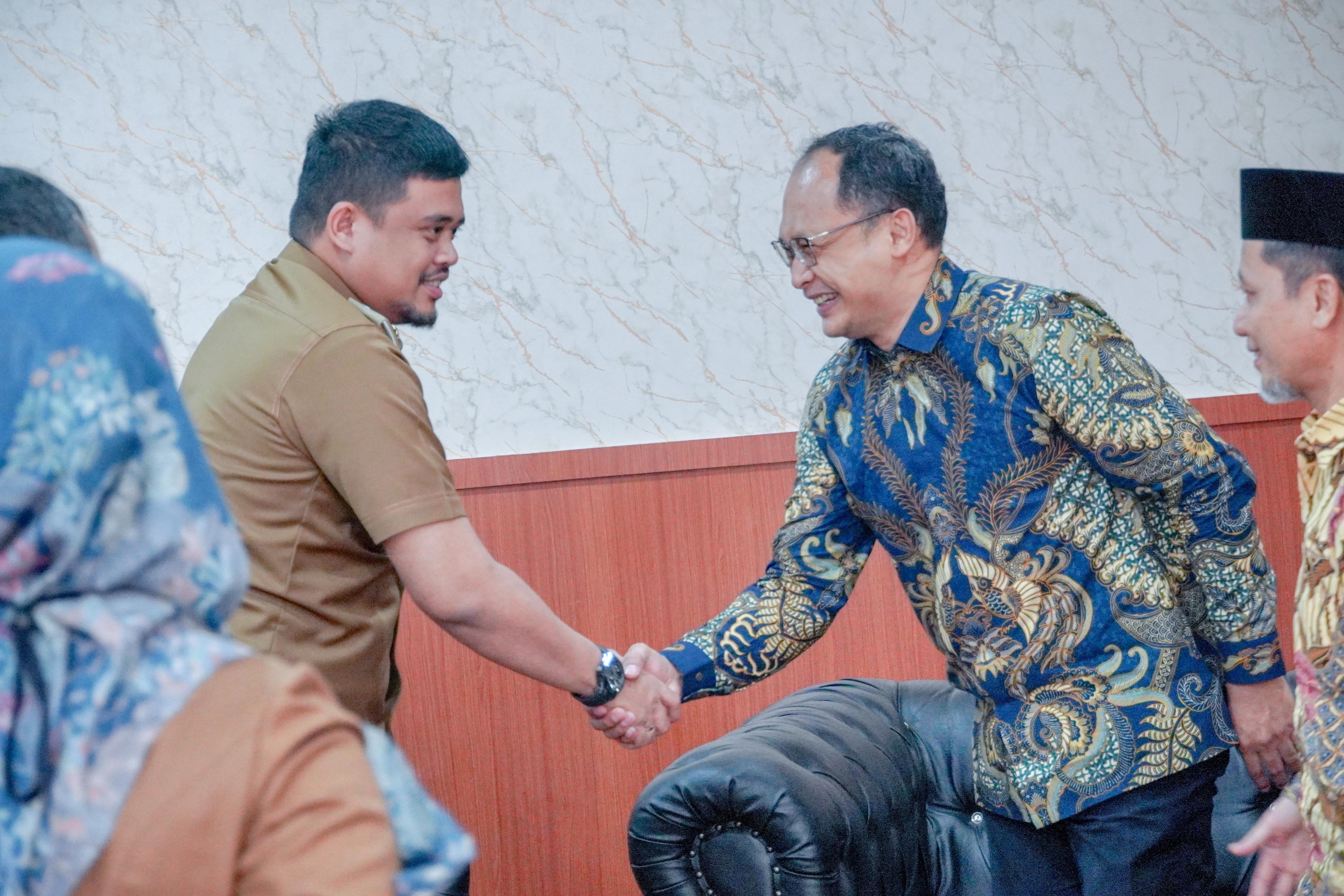 Wali kota Medan Bobby Nasution Menerima PT Fortuna Medika Medan Terkait Pembangunan Rumah Sakit Primaya di Kota Medan di Gedung DPRD Kota Medan, Selasa (23/5)