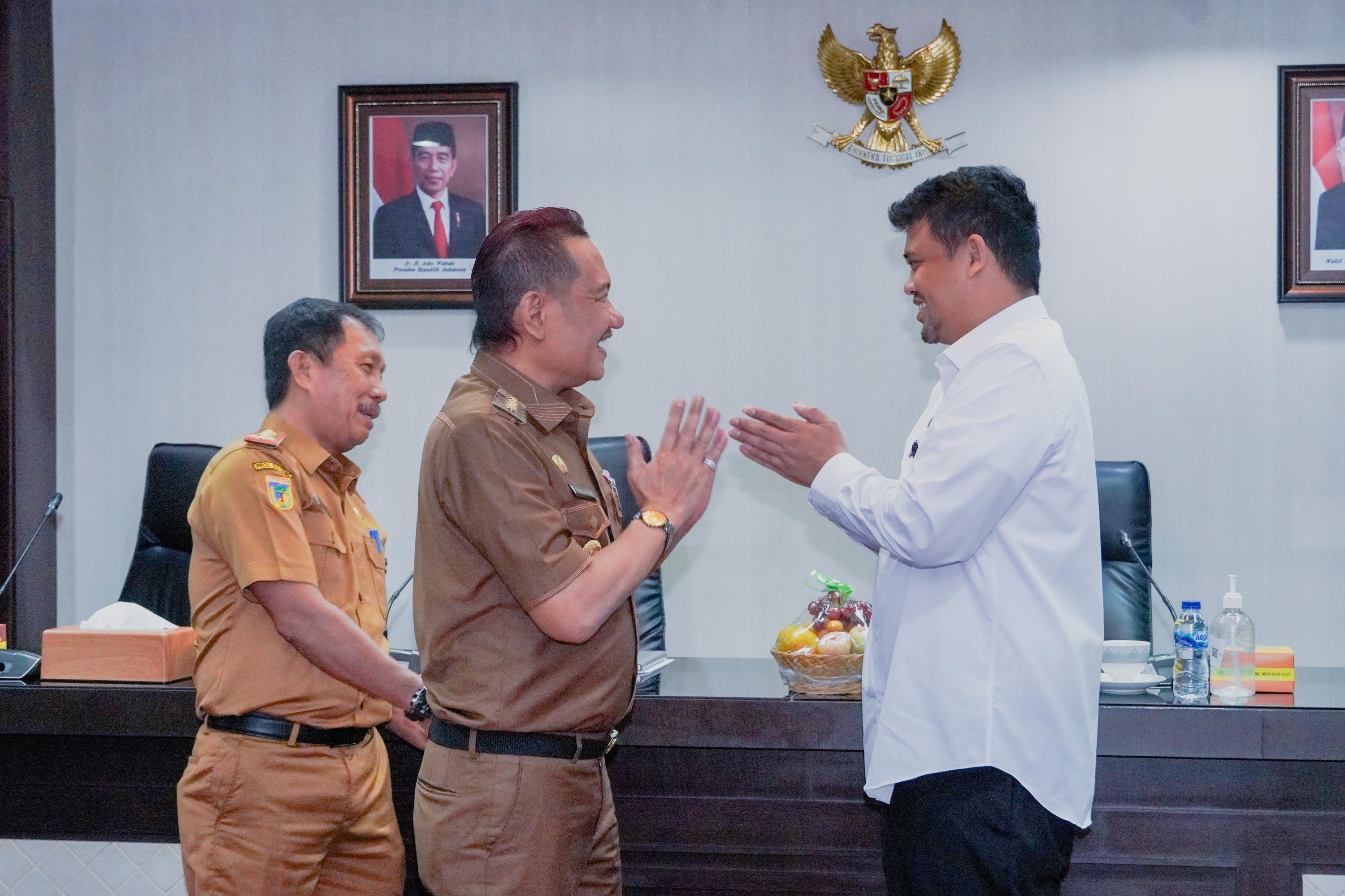 Wali Kota Medan, Bobby Nasution Menerima Kedatangan Pj Bupati Kabupaten Morowali Rachmansyah Ismail di Balai Kota Medan, Senin (22/1/2024)