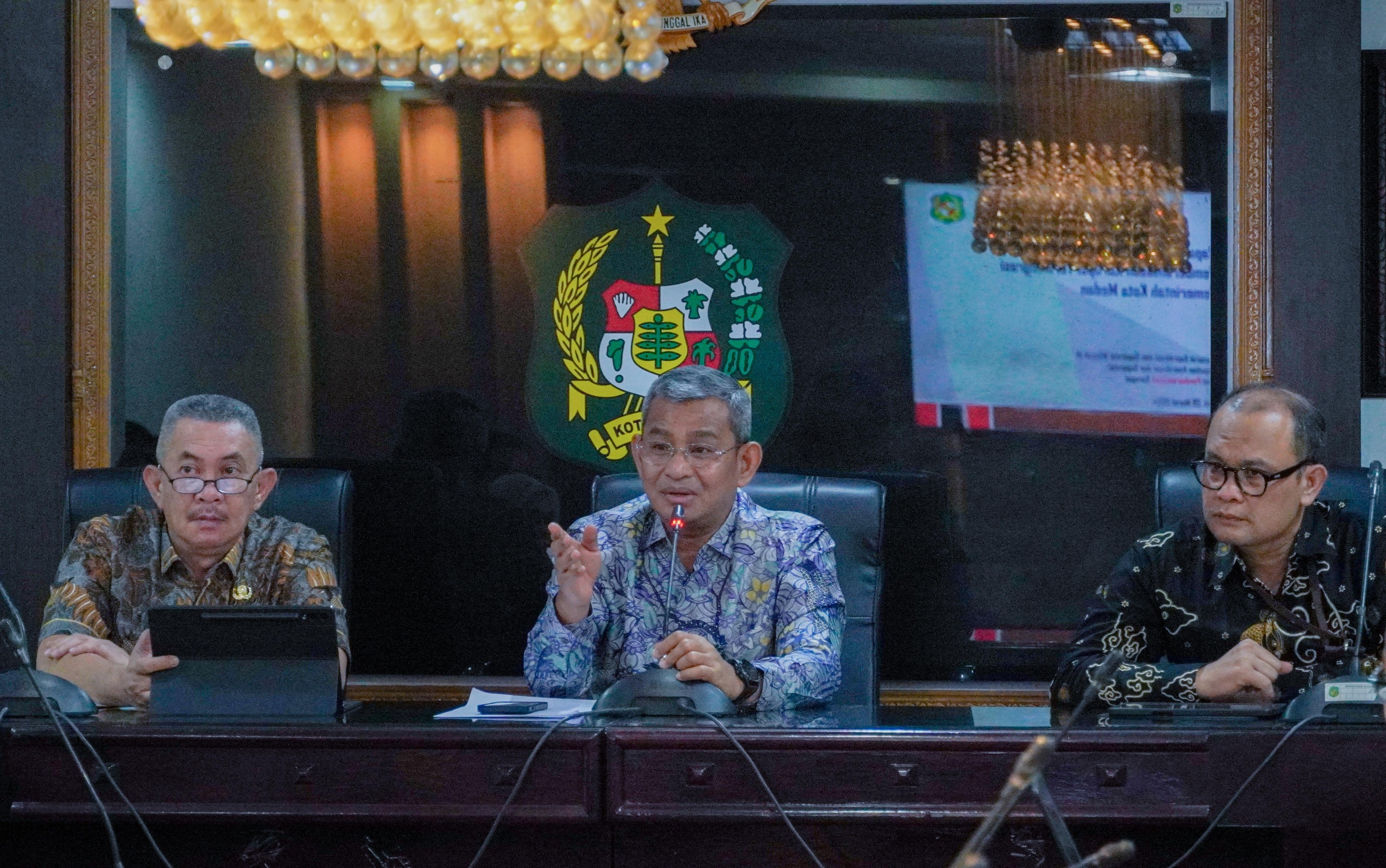 Sekda Kota Medan, Wiriya Alrahman Memimpin Rapat Koordinasi dan Evaluasi Tindak Lanjut Pemberantasan Korupsi Terintegrasi di Pemko Medan di Balai Kota, Kamis (28/3/2024)