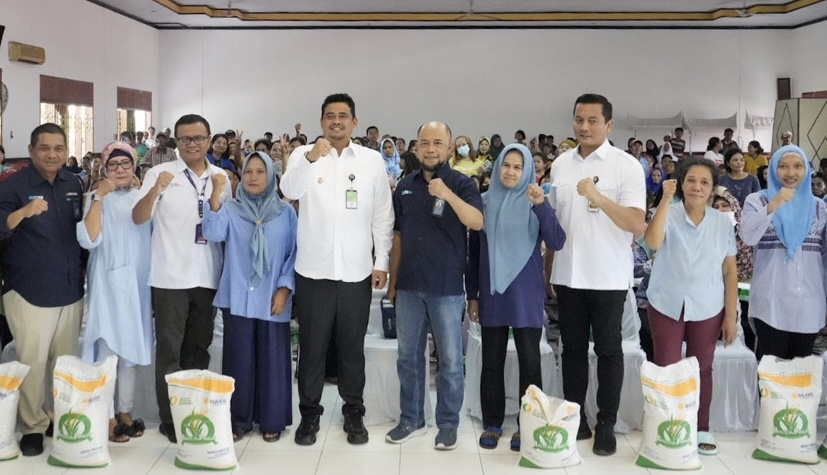 Bobby Nasution Salurkan Bantuan Pangan, 81.570 Keluarga Penerima Manfaat Dapat Beras 10 Kg/Bulan Selama 6 Bulan