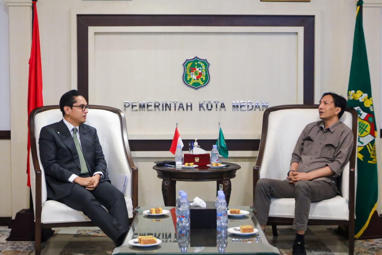 Terima Silaturahmi Redaksi Harian Waspada, Rico Waas Paparkan Program Sapa Warga Atasi Langsung Permasalahan