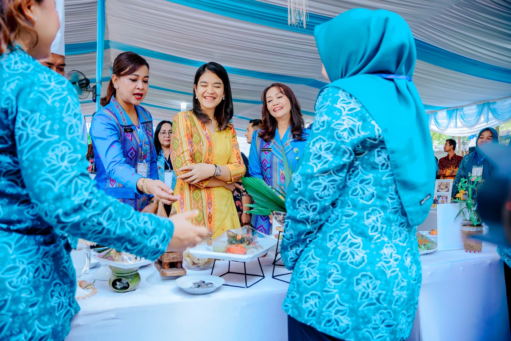 Ketua TP PKK Kota Medan, Kahiyang Ayu Menghadiri Lomba Kreasi B2SA Tingkat Kota Medan Tahun 2024 di Gedung Serbaguna PKK Jalan Rotan Medan Petisah, Kamis (5/9/2024)