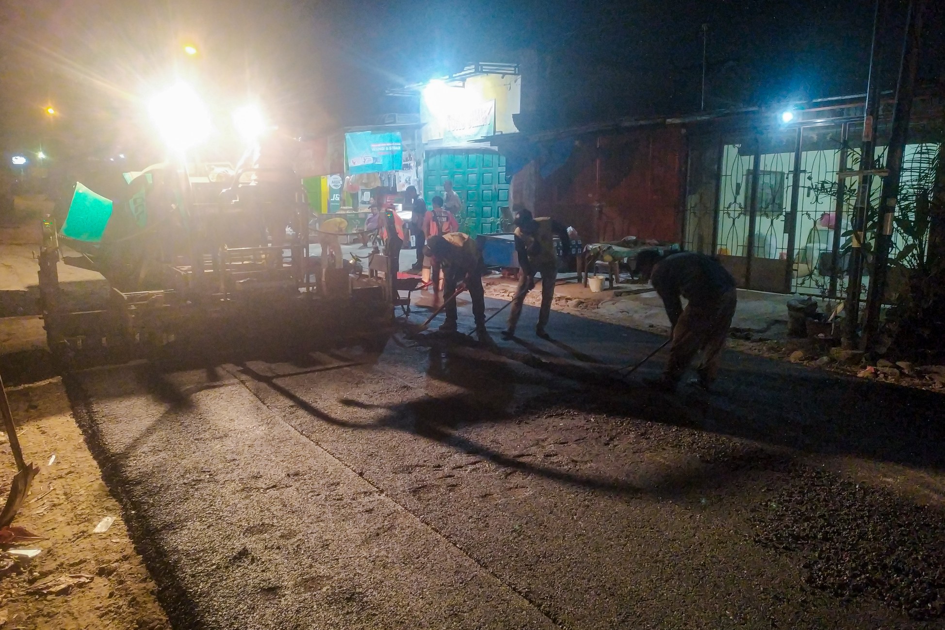 Pemko Medan melalui Dinas SDABMBK Melakukan Perbaikan Infrastruktur Jalan Dengan Cara Pengaspalan di Jalan Jahe Raya, Simalingkar, Kecamatan Medan Tuntungan