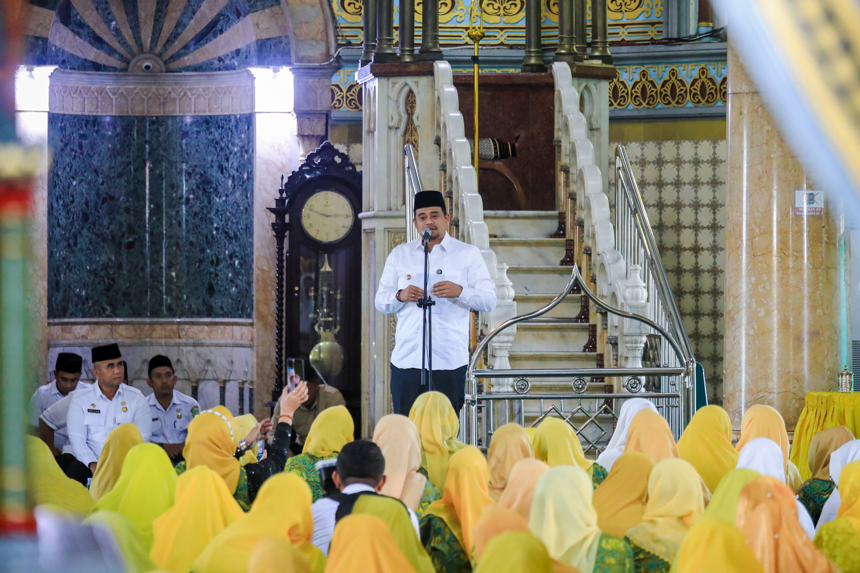 Wali Kota Medan, Bobby Nasution Pada Pertemuan pengajian Al Hidayah di Mesjid Raya Al Mashun, Rabu (24/1/2024)