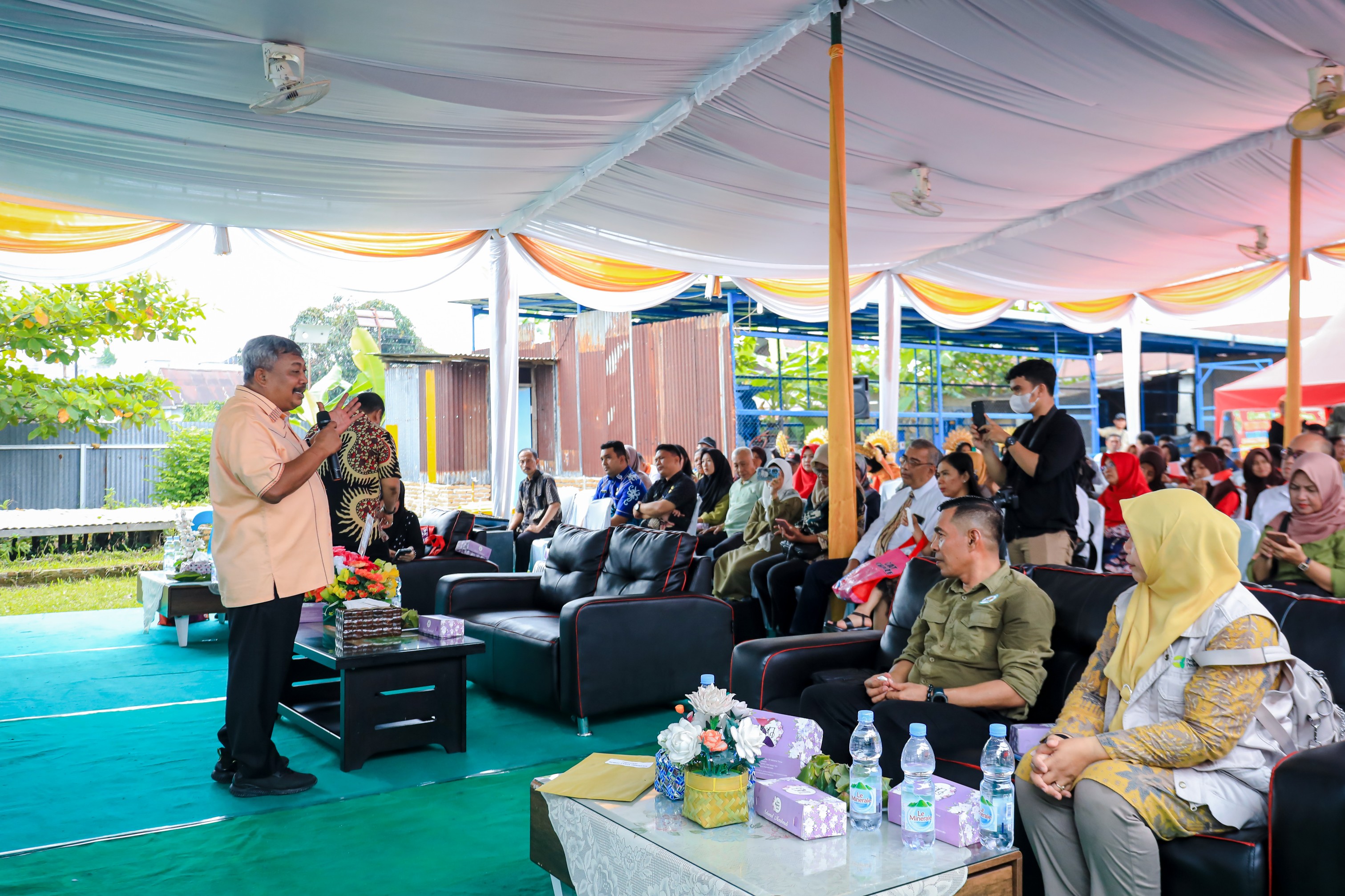 Kadis Lingkungan Hidup, Muhammad Husni Menghadiri Serah Terima Mesin Pengolah Sampah Dari Pemerintah Jepang Kepada Bank Sampah di Yayasan Nuansa Alam, jalan Ringroad pasar I, Gang Mekar Mulyo, Medan Selayang, Kamis (7/3/2024)