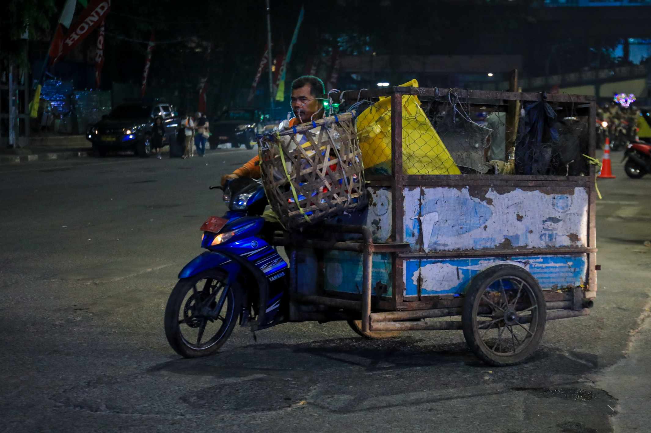 Jaga Kebersihan Medan di Malam Takbiran 1445 H, Petugas Bestari dan P3SU Tetap Siaga Bekerja