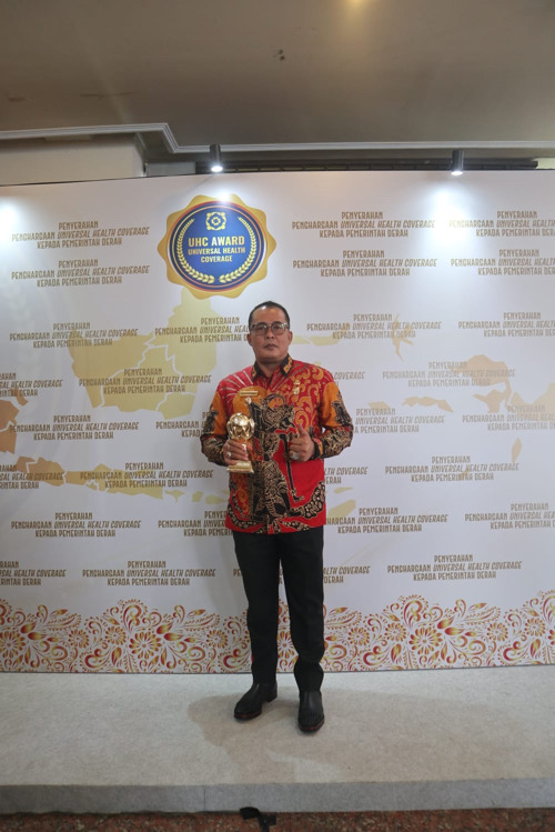 Pemko Medan Terima Penghargaan Universal Health Coverage (UHC) Award diterima langsung Wali Kota Medan Bobby Nasution diwakili Wakil Wali Kota H.Aulia Rachman di Balai Sudirman Jakarta, Selasa (14/3).