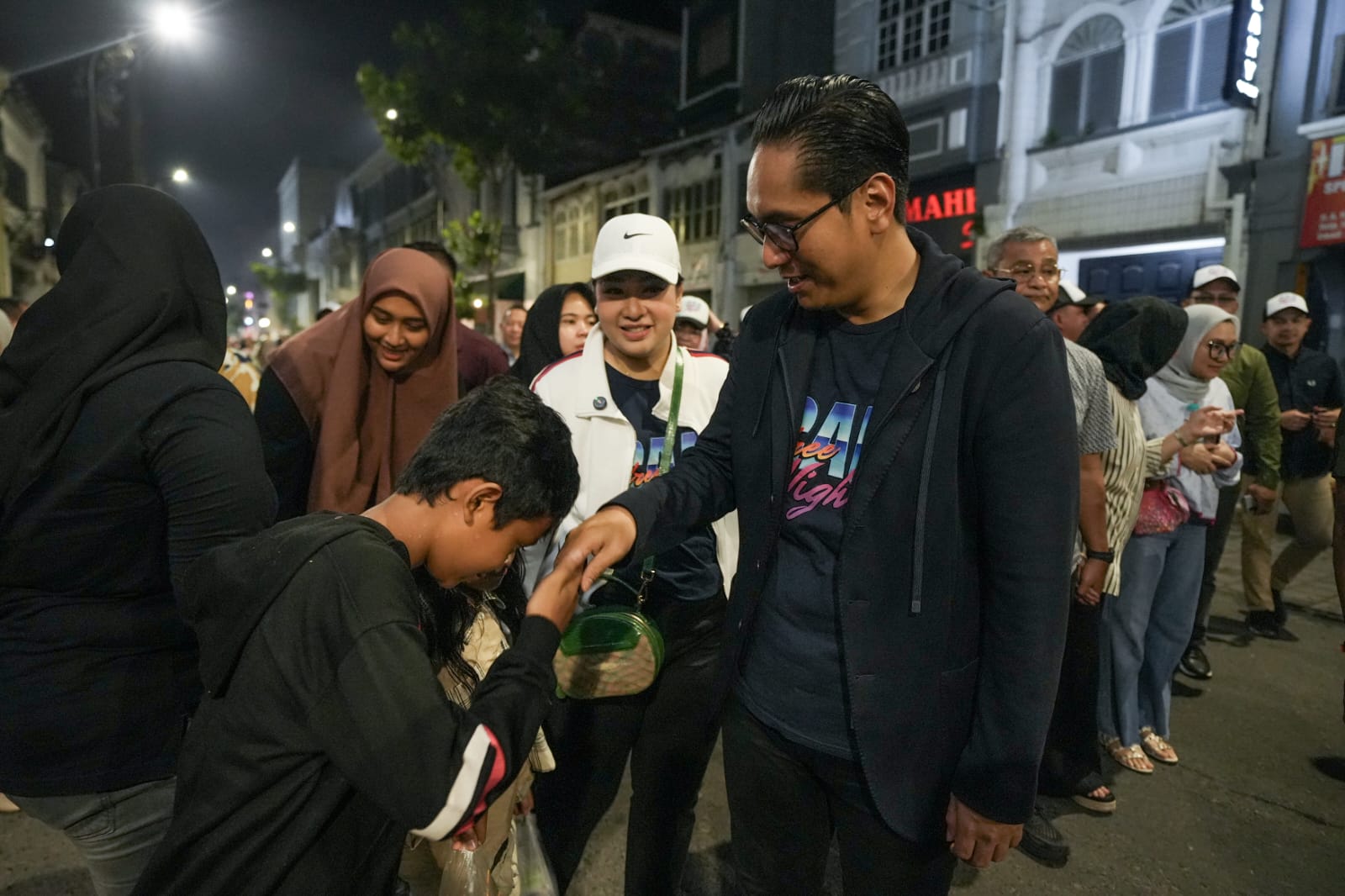 Antusias Warga Bertemu Rico Waas di CFN, Mulai Dari Mengajak Bersalaman Hingga Berfoto Bersama