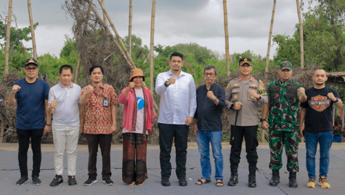 Bobby Nasution di Festival Payau Puan Paloh Jalan Siombak, Persisnya Depan Situs Kota Cina, Sabtu (11/3) petang.