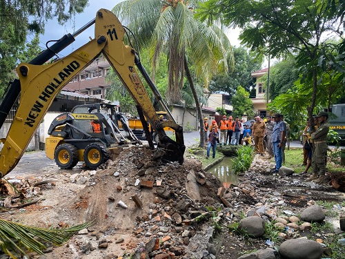 Dinas PU Medan Gelar Gotong Royong di Jalan Perpustakaan, Kolam Ikan dan Bangunan DiDrainase Ditertibkan