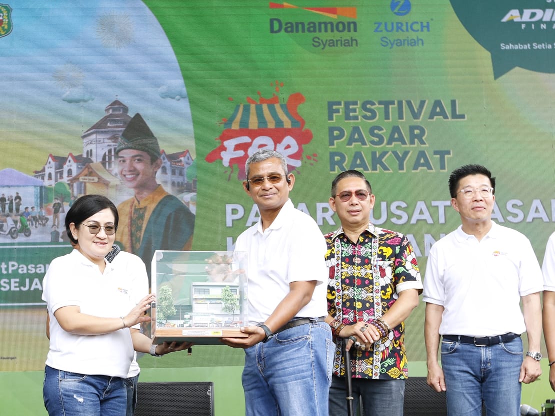 Buka Festival Pasar Rakyat, Rico Waas: Momentum Untuk Meningkatkan Ekonomi UMKM dan Pedagang