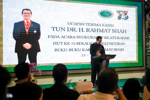 Bobby Nasution Hadiri Acara Syukuran dan Silaturrahmi Dalam Rangka Hari Ulang Tahun Ke 73 Tahun Tokoh Nasional Asal Sumatera Utara, Tun Dr H Rahmat Shah di Legend International Hall Rahmat International Wildlife Musem & Gallery, Jalan S Parman Medan, Senin (23/10/2023).