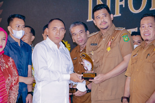 Bobby Nasution Hhadiri Acara Anugerah Keterbukaan Informasi Publik Tahun 2022 di Aula Raja Inal Kantor Gubsu