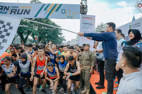 Bobby Nasution Lepas Ribuan Peserta Medan Run Heritage 2022 di Jalan Balai Kota Medan, Minggu (18/12)