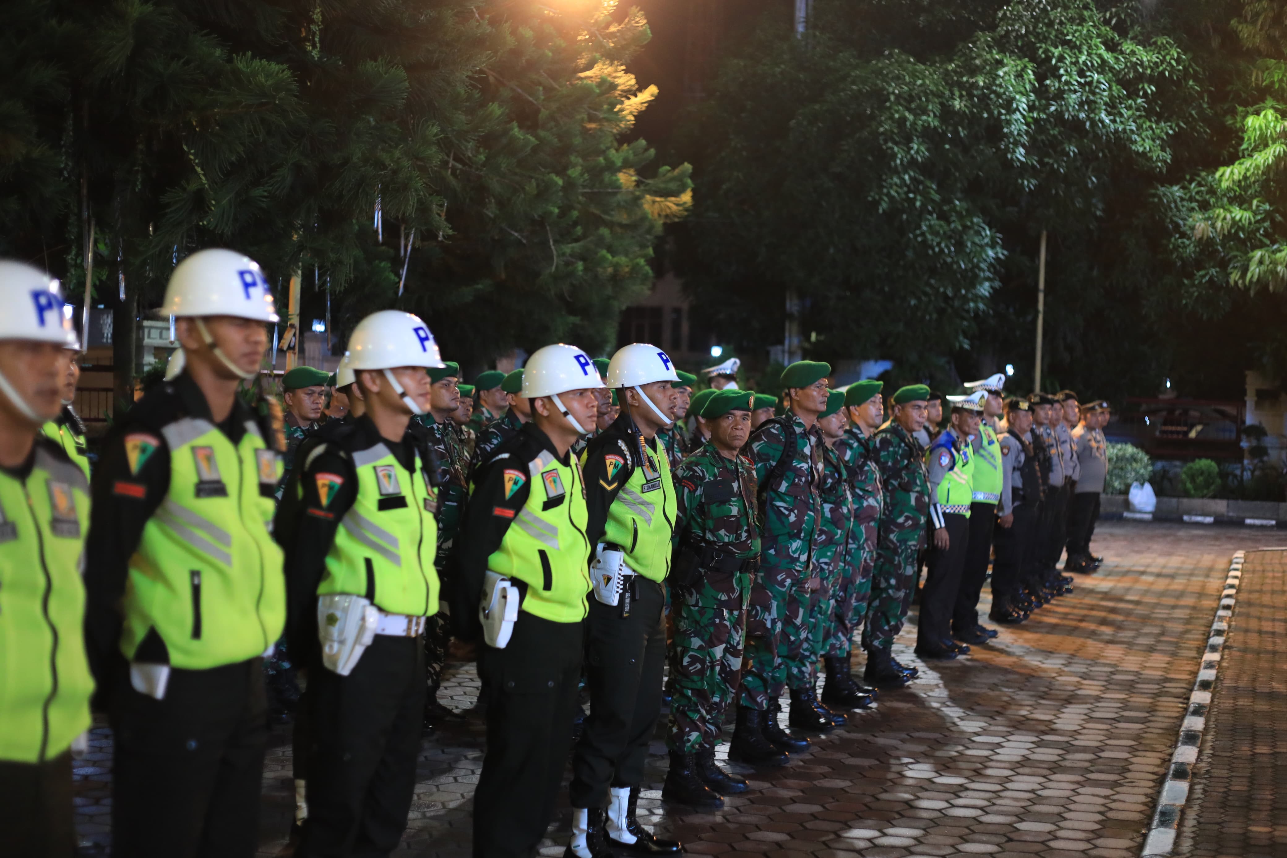 Pemko Medan bersama Bawaslu dan KPU Mulai Tertibkan Alat Peraga Kampanye di Masa Tenang Pilkada