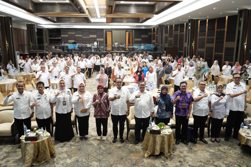 Bobby Nasution diwakili Wakil Wali Kota Medan H. Aulia Rachman Dalam Acara Verifikasi Lapangan Evaluasi Penyelenggaraan Pengarusutamaan Gender Kota Medan Tahun 2023 di Hotel Le Polonia, Rabu (8/11).