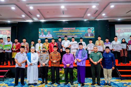 Bobby Nasution Hadiri Rapat Evaluasi Akhir Tahun 2022 Majelis Ulama Indonesia (MUI) Kota Medan di Grand Inna Hotel, Jalan Balai Kota Medan, Rabu (16/11).