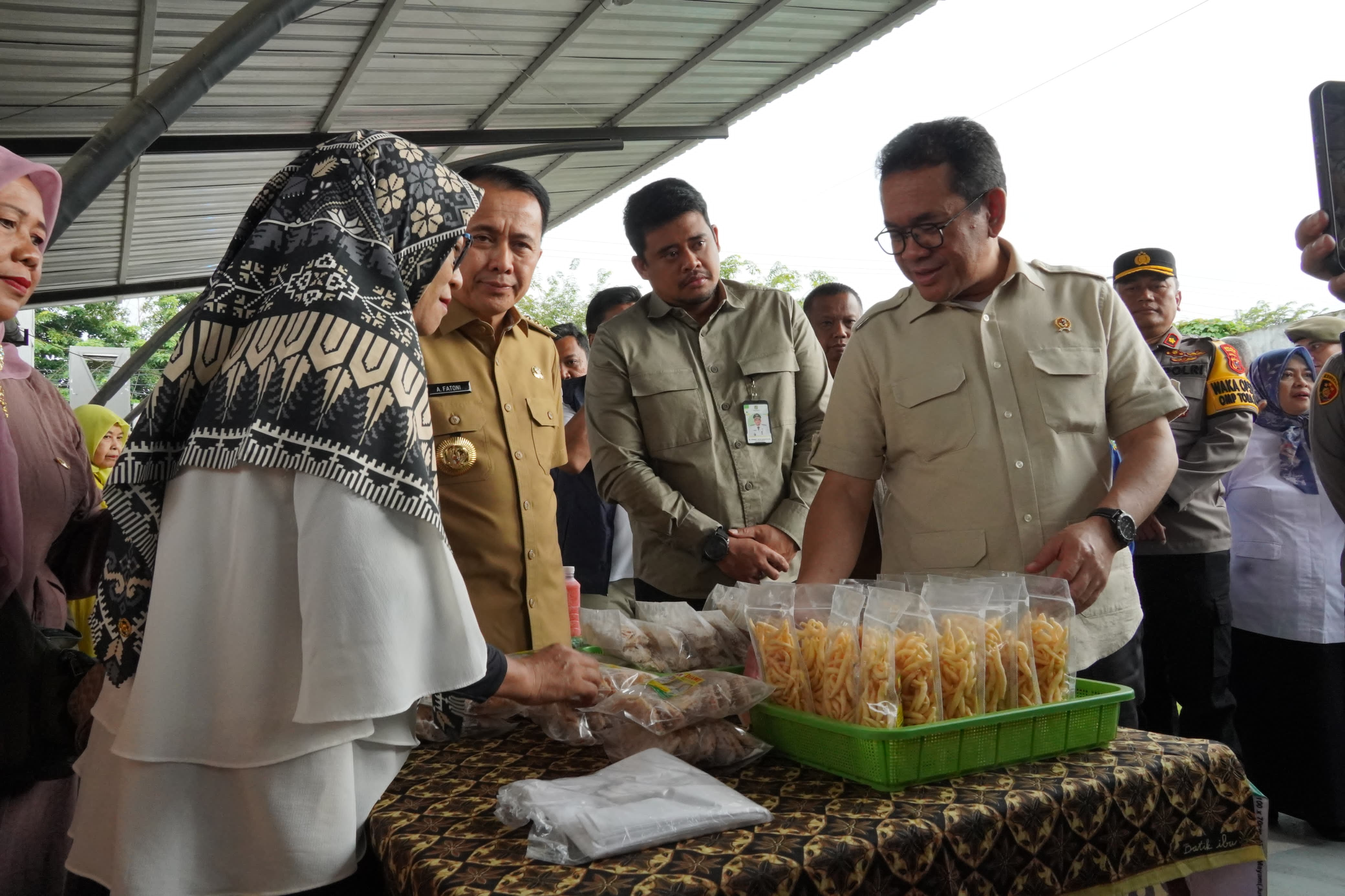 Bersama Mendag, Bobby Nasution Pantau Gerakan Pangan Murah di Medan Marelan