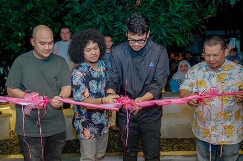 Bobby Nasution Pada Acara Grand Opening T-Six Coffee and Resto Milik Komika Babe Cabita di Jalan Tenis Medan, Sabtu (5/11).