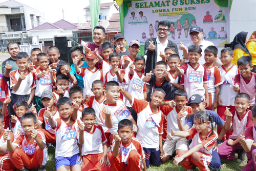 Bobby Nasution Hadiri Fun Run di Lapangan Sepakbola Pasar 2, Kelurahan Mabar, Kecamatan Medan Deli, Minggu (6/11).