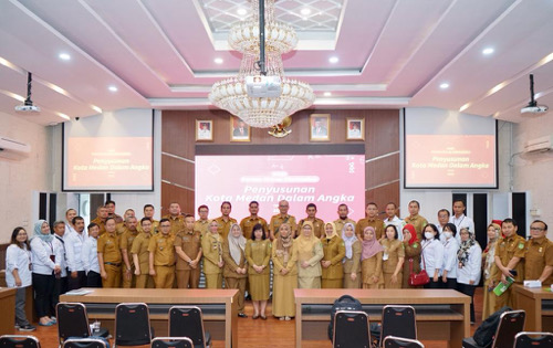 Sekda Wiriya Alrahman diwakili Asisten Administrasi Umum Setda Kota Medan Ferri Ichsan Buka Forum Group Discussion (FGD) "Penyusunan Medan Dalam Angka Tahun 2023", Senin (6/2)