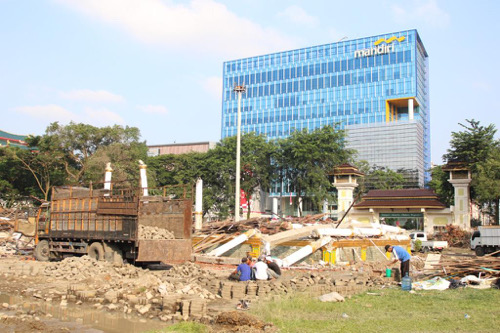 Pekerjaan Revitalisasi Lapangan Merdeka Telah Berlangsung, Taman dan Pendopo Telah Diratakan