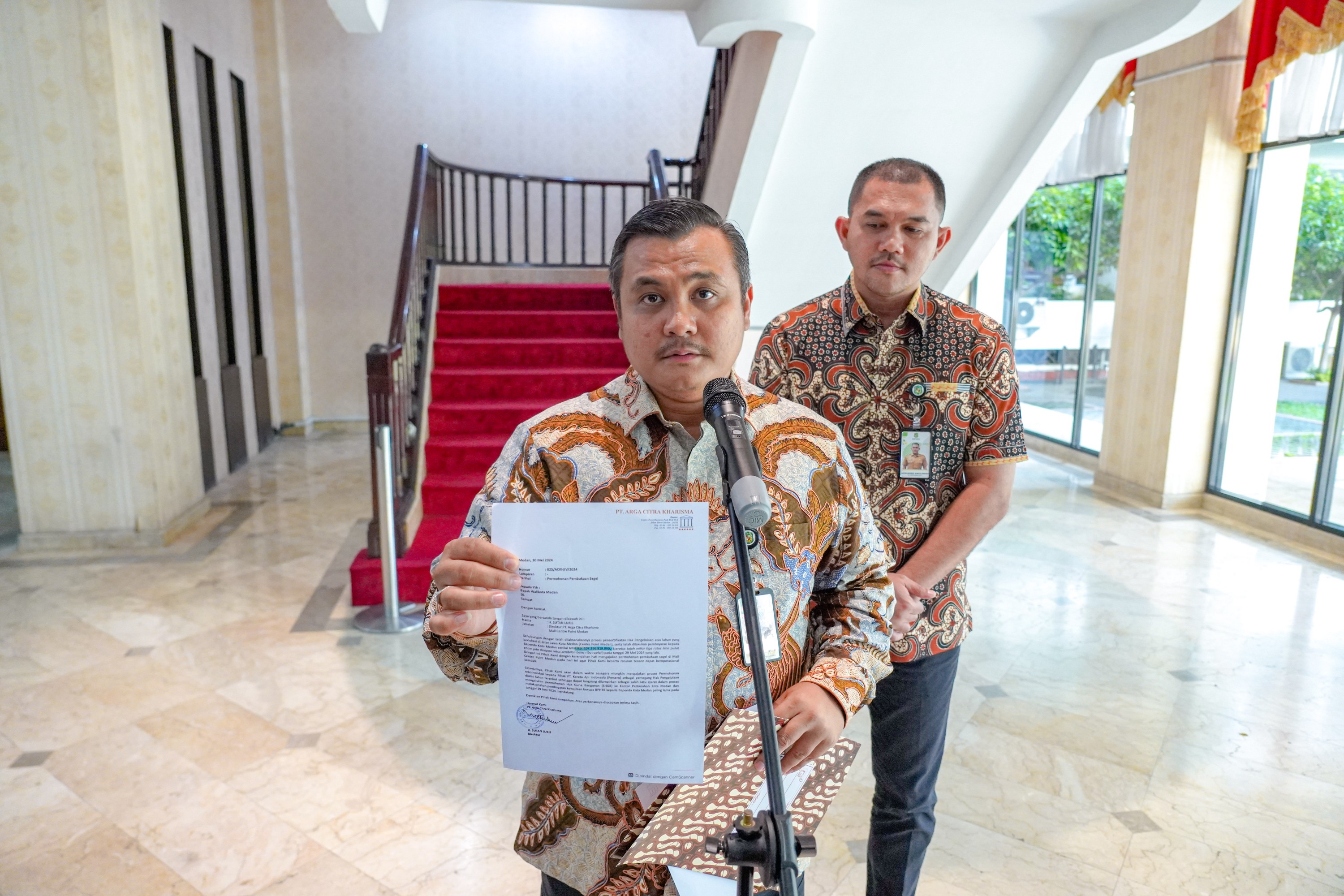 Pj Sekda Kota Medan, Topan Obaja Putra Ginting Saat Ditemui Sejumlah Wartawan di Kantor Wali Kota Medan, Kamis (30/5/2024)