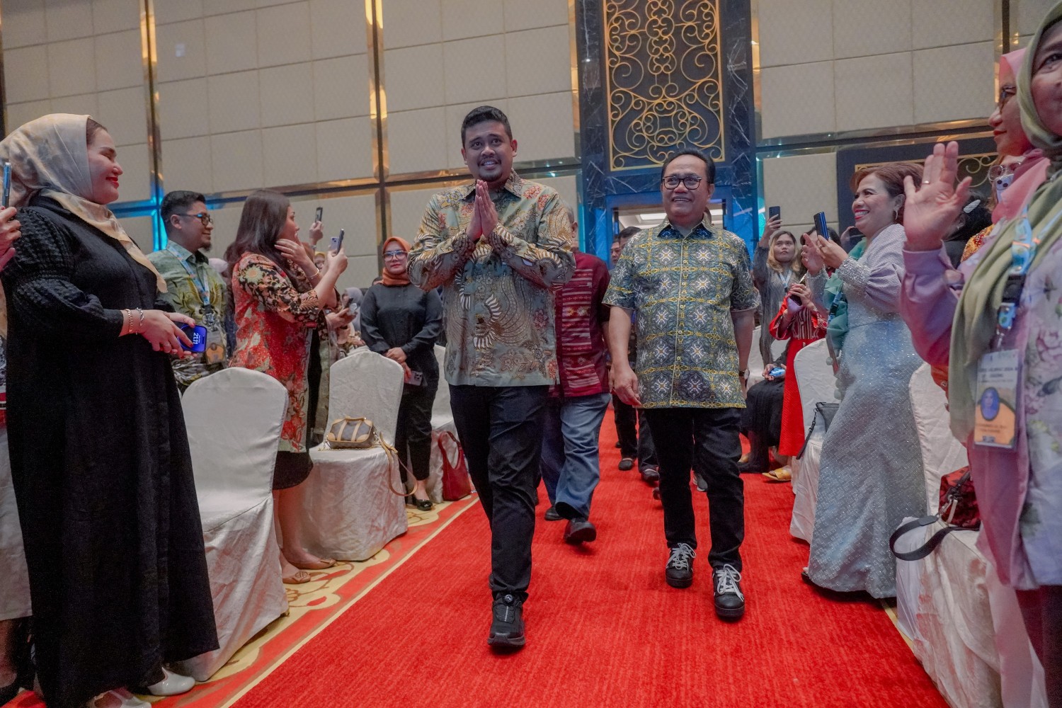 Wali Kota Medan, Bobby Nasution Mengucapakan Selamat Datang dan Menikmati Ibukota Provinsi Sumatera Utara kepada para peserta Kongres ke VIII Ikatan Pejabat Pembuat Akta Tanah (IPPAT) Tahun 2024 di Adi Mulia Hotel, Jalan Pangeran Diponegoro Medan, Kamis (16/5/2024) Malam