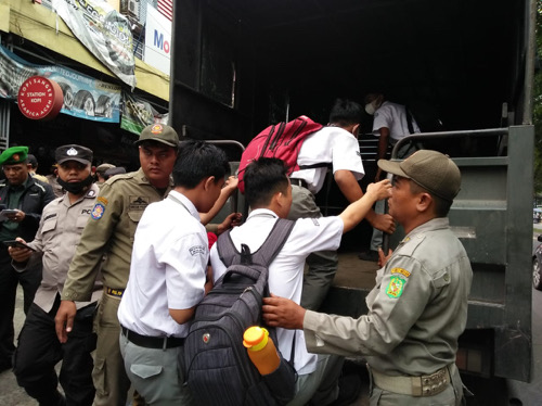 Operasi Kasih Sayang Tim Gabungan Pemko Medan Jaring Pelajar Bolos di Warnet dan Kafe